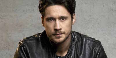 Peter Gadiot is Mxyzptlk